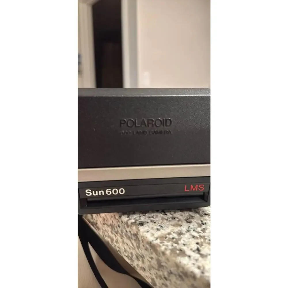 Vintage 1980's Polaroid Sun 600 LMS Light Instant Camera w original instructions